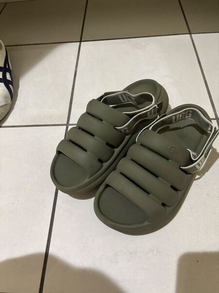UGG OH YEAH サンダル カーキ 24cm