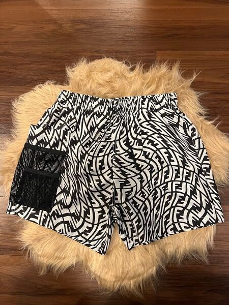 ショートパンツ 白黒 モノトーン 総柄 メッシュポケット