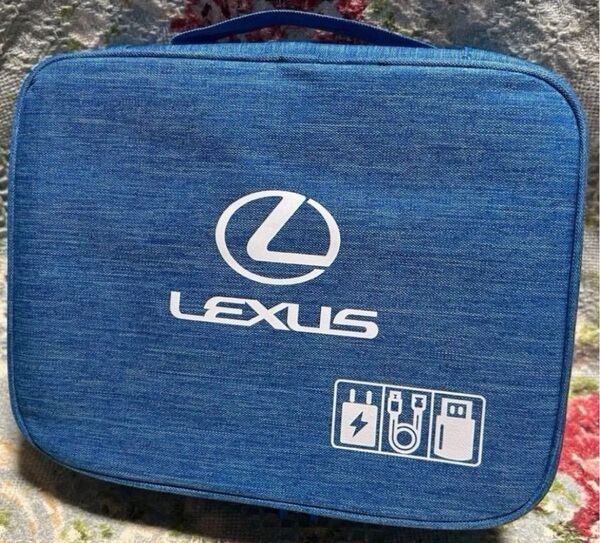 /// LEXUS /// 《ブルー》レクサスポーチ /// 持手がついてトランク型ポーチ