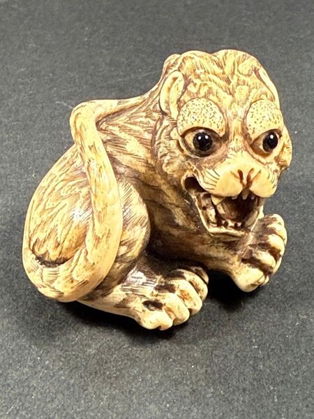 天然素材 牙 マンモス 松山作 重さ30g サイズ3x4cm提げ物 開運 時代 細工彫刻 根付 検古民芸 飾り 置物 アンティーク