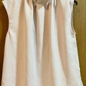 N. ノースリーブブラウス