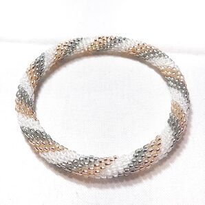 キラキラグレー淡いピンク・クリアのチューブクロッシェブレスレット16cm