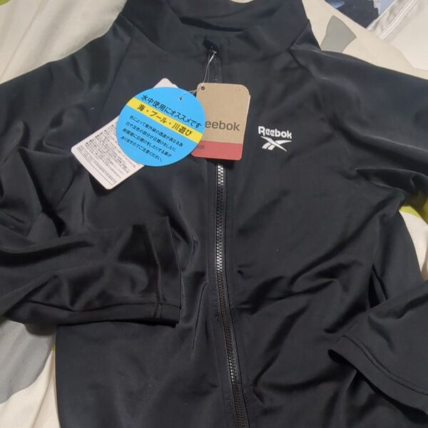 新品 Reebok ラッシュガード ブラック 150cm