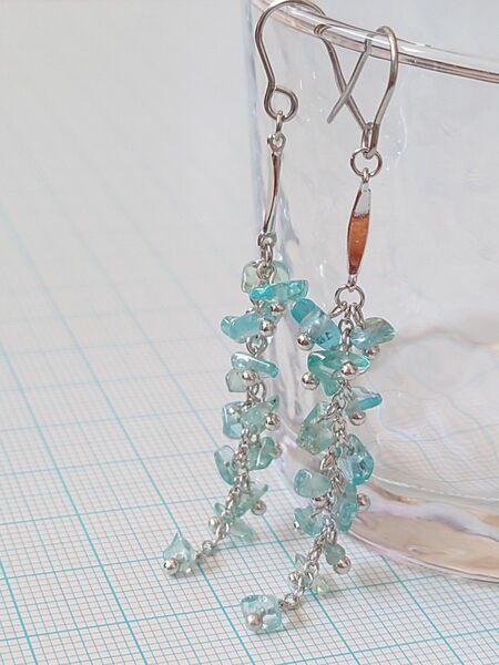 天然石アパタイトさざれの藤の花ピアス(バー) アレルギー対応 サージカルステンレス316L シルバー1ペア フック ハンドメイド