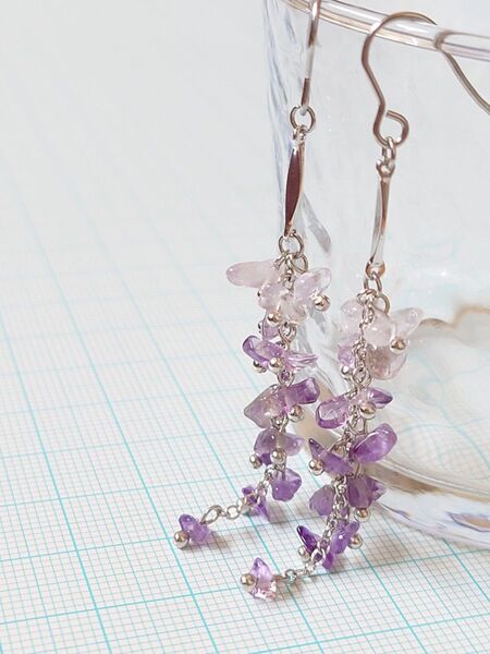 天然石アメジストさざれの白藤の花ピアス(バー) アレルギー対応 サージカルステンレス316L シルバー1ペア フック ハンドメイド