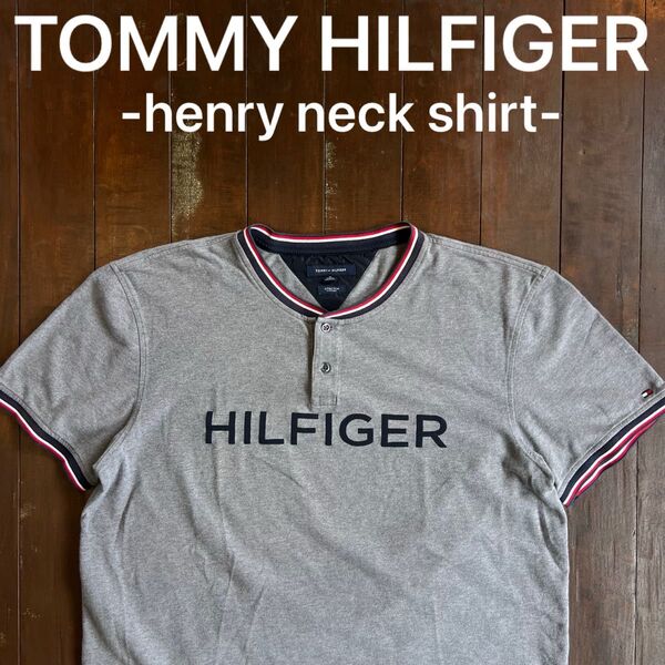 美品!!【TOMMY HILFIGER トミーヒルフィガー】ヘンリーネックTシャツ グレー y2k