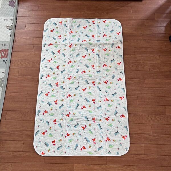 未使用 滑り止め付防水シーツ 子供 キッズ ベビー 70×120 お昼寝布団