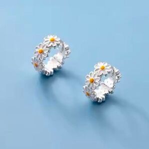 可愛いお花のリングピアス ★ シルバー