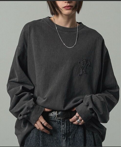 【Alfred Alex】 ヴィンテージメイクデザイン ビッグピグメントダメージパッチロゴTシャツ