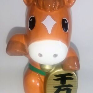 JRA 競馬グッズ ターフィー通販クラブ限定 招き馬 貯金箱 ブラウン 陶器