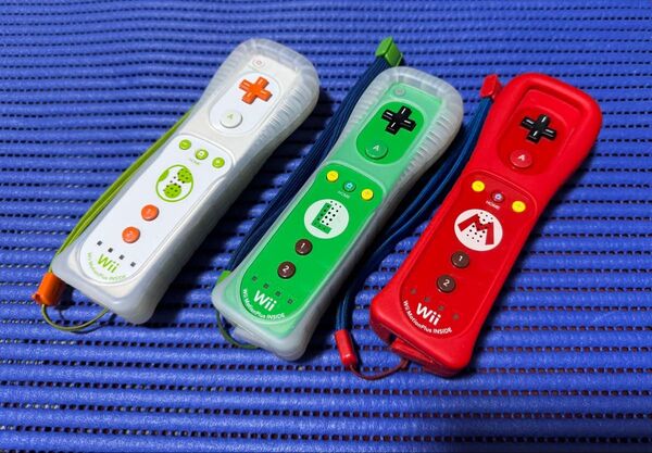 ★★wiiリモコンプラス マリオ&ルイージ&ヨッシーカバーストラップ除菌清掃済みセット★★