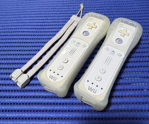 【特価品】wiiリモコン(白)カバーストラップ付き2本 除菌/清掃/動作確認済み
