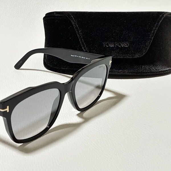 TOM FORD トムフォード サングラス 眼鏡 TF714 ウェリントン型 ブラック