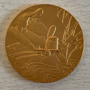 メダル 金色