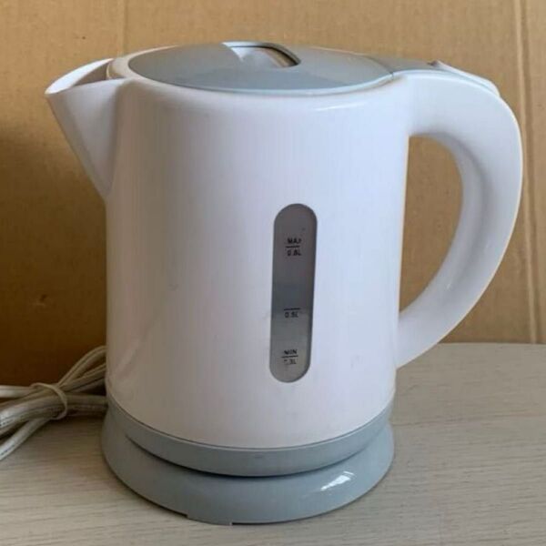 電気ケトル 湯沸かし器 DMK-805