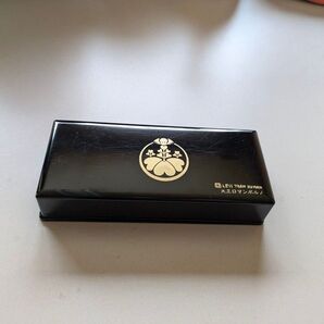 less than humanメガネケース