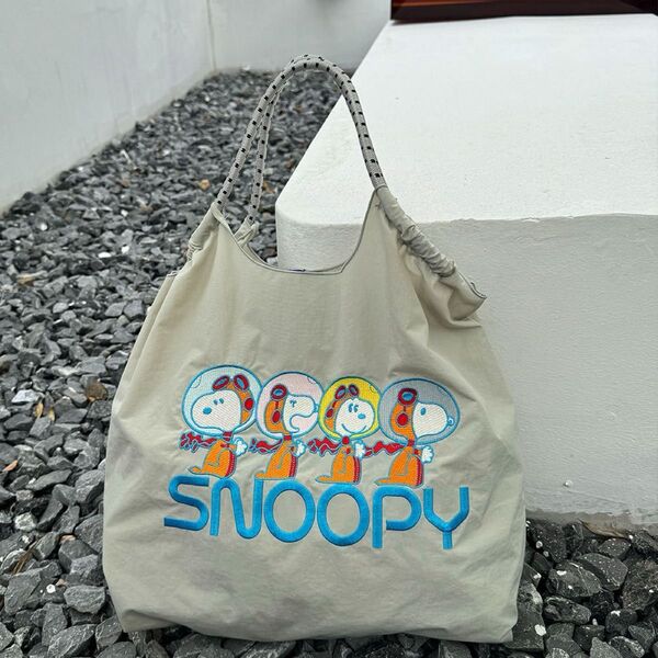 新品 ストラップ付きのSnoopy刺繍 トートバッグ ショルダーバッグ ライトグレー サイズ M