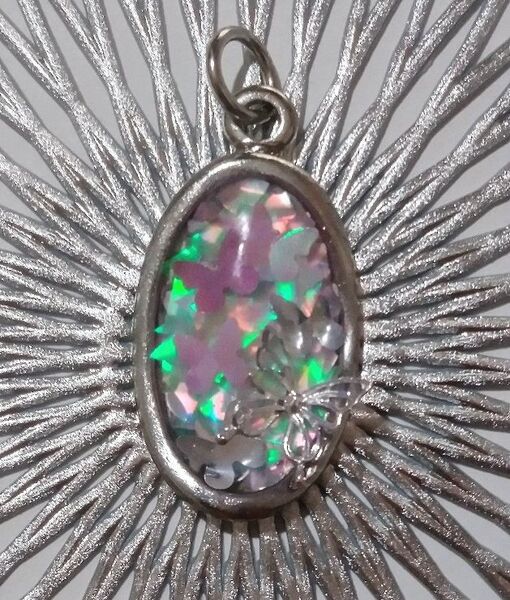 ストラップ ペンダントヘッド ペンダントトップ 蝶 バタフライ 銀色 紫 パープル オパール風 ハンドメイド レジン レディース