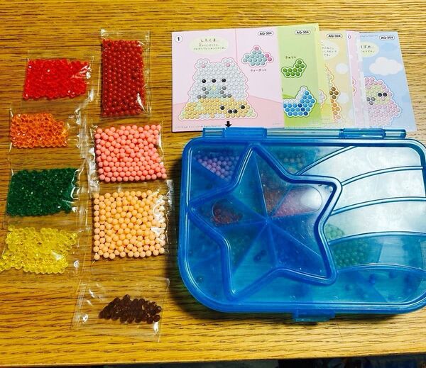 アクアビーズ すみっコぐらし 図案12枚付き 新品未開封ビーズ8袋付き 知育玩具