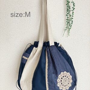 【Mサイズ】フリル巾着トートバッグ*亜麻色綿麻×ネイビー&レースドイリー*ハンドメイド*