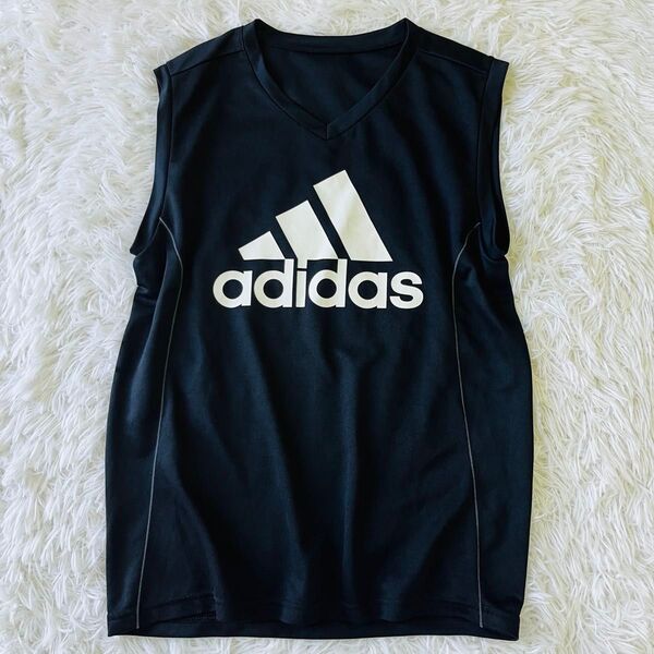 【良品】adidas アディダス Vネック ビッグロゴプリント タンクトップ ノースリーブTシャツ スポーツウェア ブラック M
