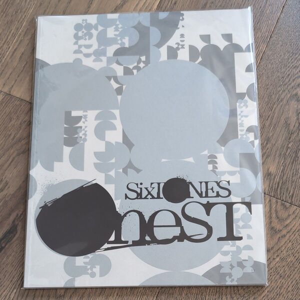 パンフレット ≪パンフレット (ライブ)≫ パンフ) SixTONES TOUR 2021 on eST
