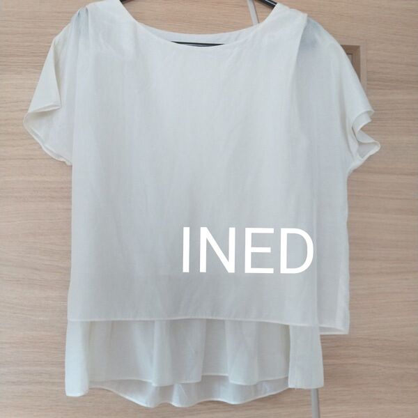 INED オフホワイト フレア半袖トップス