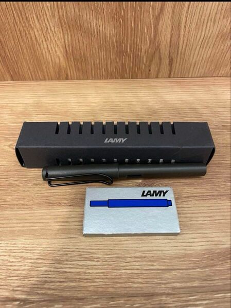 LAMY 万年筆 サファリ EFペン先 マットブラック 交換用カートリッジ付き