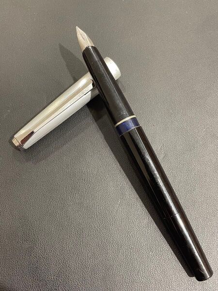 PELIKAN ペリカン 万年筆 SILVEXA ブラック シルバー ペン先 14C 585