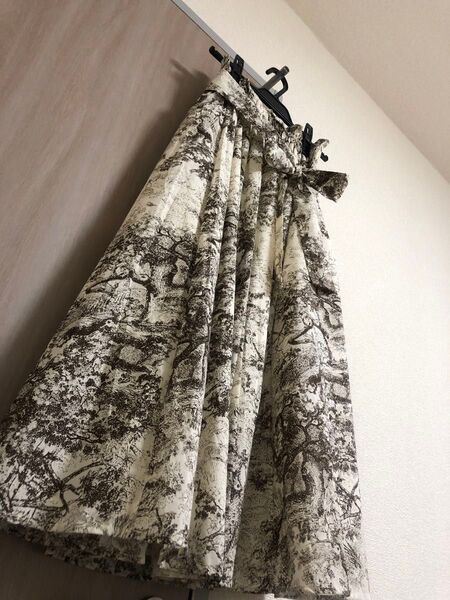 トッコクローゼット 膝下スカート モダン柄 ロングスカート ベージュ 総柄 Mサイズ レディース tocco closet