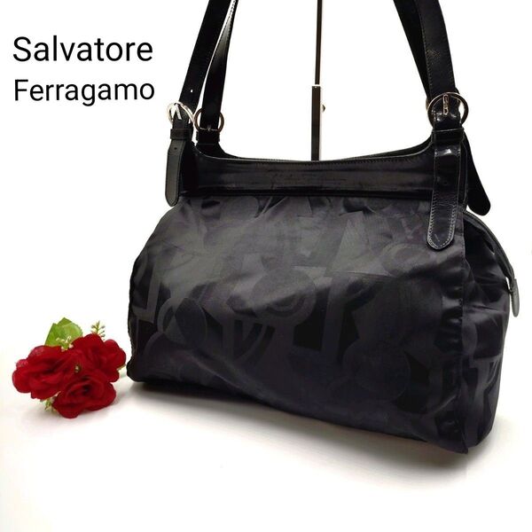 Salvatore Ferragamo フェラガモ ショルダーバッグ 柄 ブラック 黒