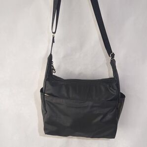 大和屋 キキ2 ショルダーバッグ ブラック 軽量 収納多数あり 日本製 美品