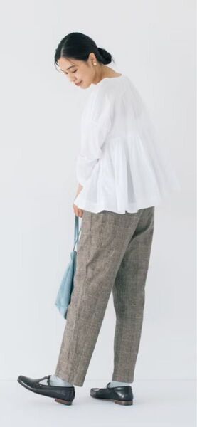 北欧暮らしの道具店 コットンリネンの軽やかテーパードパンツ Mサイズ