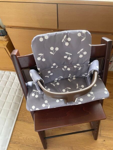 Stokke ストッケ トリップトラップ用シートクッション さくらんぼ柄