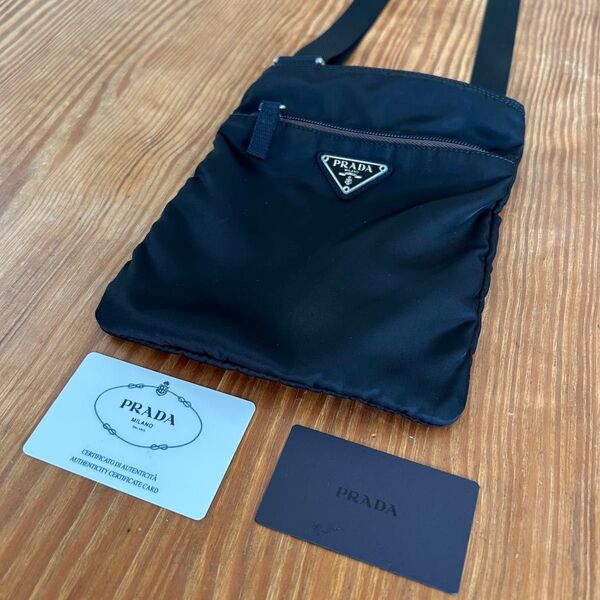 PRADA / プラダ ショルダーバッグ 斜め掛け 三角ロゴプレート
