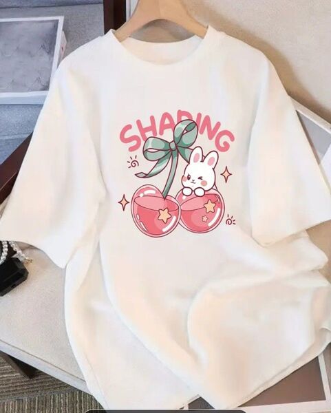 グラフィックデザインの女性用キュートなホワイト半袖Tシャツ - カジュアルルーズフィット、ラウンドネック、洗濯機可