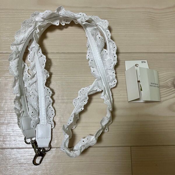スリコ スマホショルダーストラップ フリル ホワイト