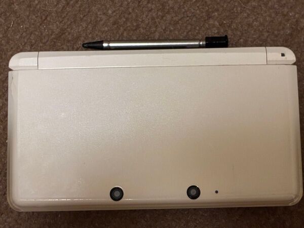 動作良好 Nintendo 3DS 任天堂 CTR-001 ニンテンドー3DS ホワイト 初期化済み 少し訳あり
