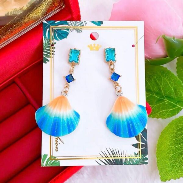涼しげ 夏 ブルーグラデーション 貝殻 揺れる ハンドメイドピアス イヤリング レディース アクセサリー プレゼントにも