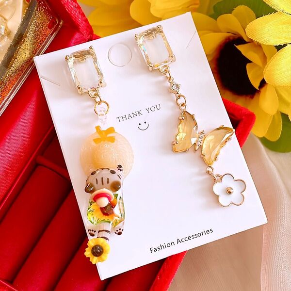 大人可愛い 猫の夏休み マーガレット 揺れる♪ ハンドメイド ピアス イヤリング レディース アクセサリー
