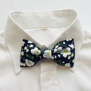 109.キッズ用蝶ネクタイ ネイビー 花柄