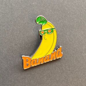 ピンバッジ BANANA MAN 愉快なフルーツ みんな大好きなバナナ アクセサリー プレゼント 贈り物 簡易ラッピング付き