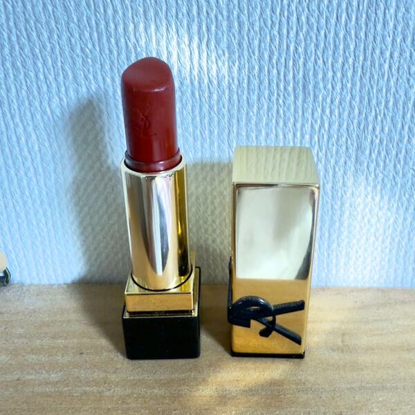 Yves Saint Laurent ルージュ ピュールクチュール R8