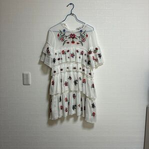 花柄刺繍ワンピース ホワイト
