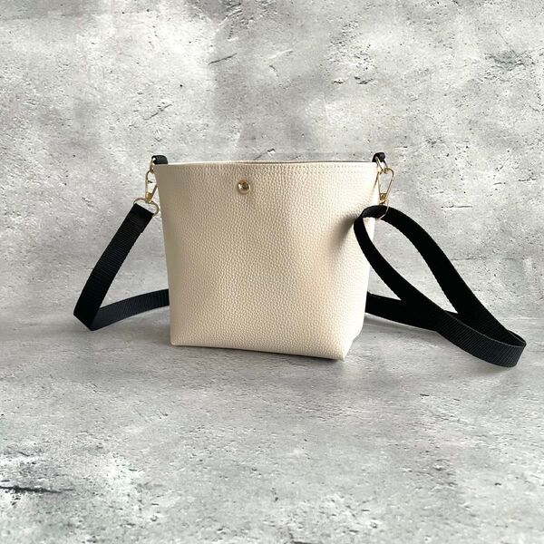 ハンドメイド ミニショルダーバッグ フェイクレザー アイボリー