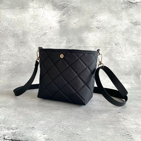 ハンドメイド ミニショルダーバッグ ナイロン キルティング ブラック