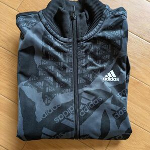 ジュニア ジャージ上下セット U ESS オールオーバープリント トラックスーツ IQ4113 adidas 140