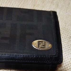 FENDI フェンディ ズッカ柄 二つ折り財布 ブラック