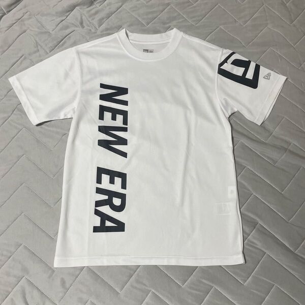 美品 NEW ERA ホワイト Tシャツ S ニューエラ 速乾シャツ 白黒 ロゴ ロゴプリント 通気性抜群 半袖