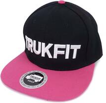 Trukfit トラックフィット ブランドロゴ スナップバックキャップ フリーサイズ （ブラック×ピンク）[並行輸入品]_画像1